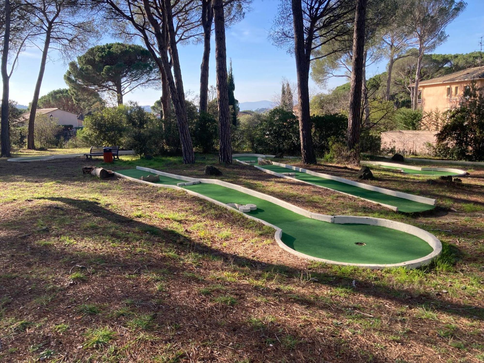 Charmant 2 Pieces Au Coeur Des Golfs De Saint Raphael Zewnętrze zdjęcie