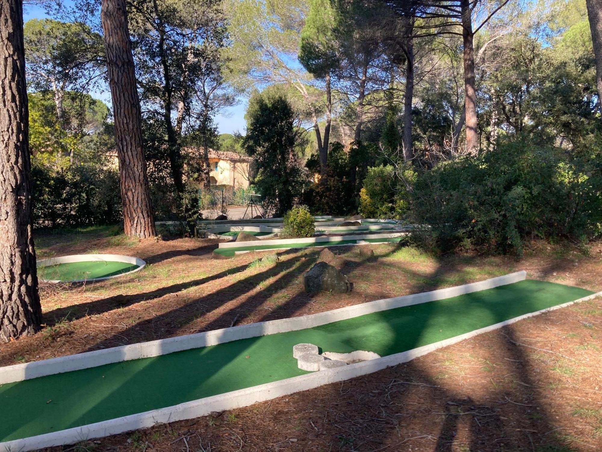 Charmant 2 Pieces Au Coeur Des Golfs De Saint Raphael Zewnętrze zdjęcie