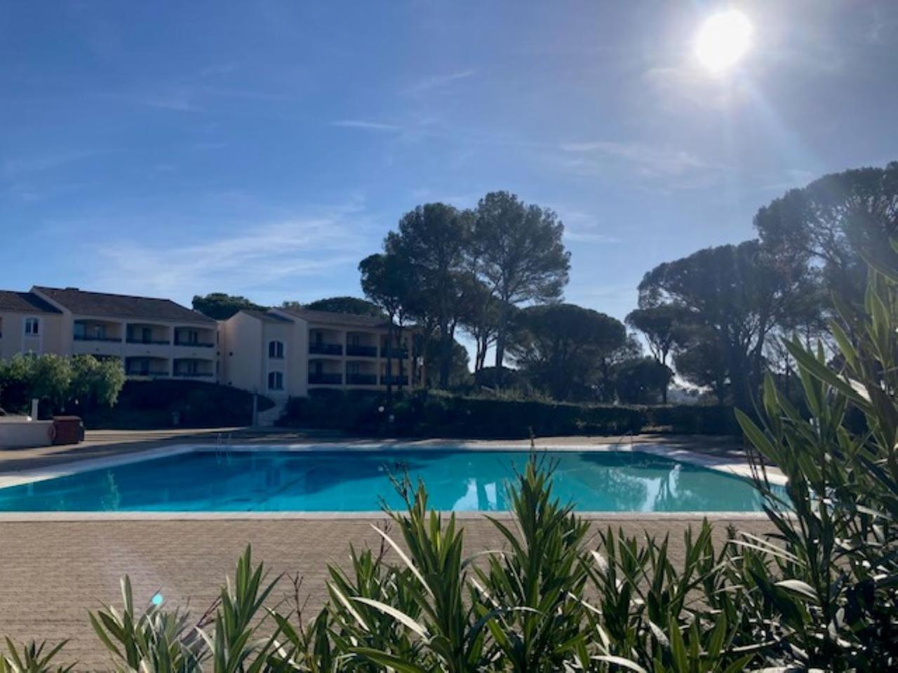 Charmant 2 Pieces Au Coeur Des Golfs De Saint Raphael Zewnętrze zdjęcie