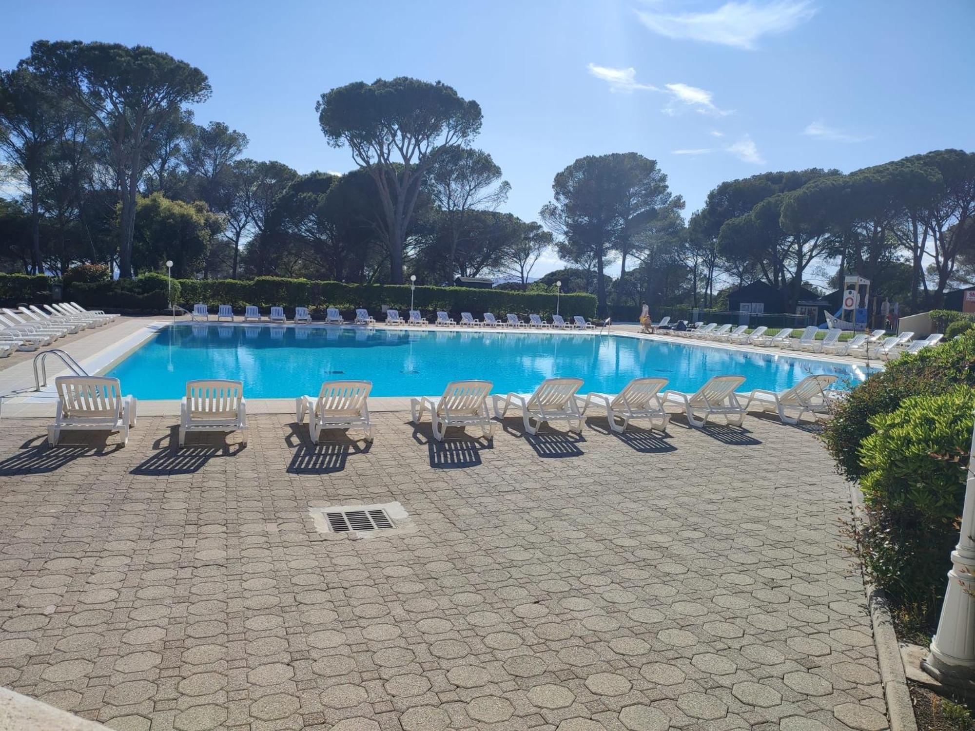 Charmant 2 Pieces Au Coeur Des Golfs De Saint Raphael Zewnętrze zdjęcie